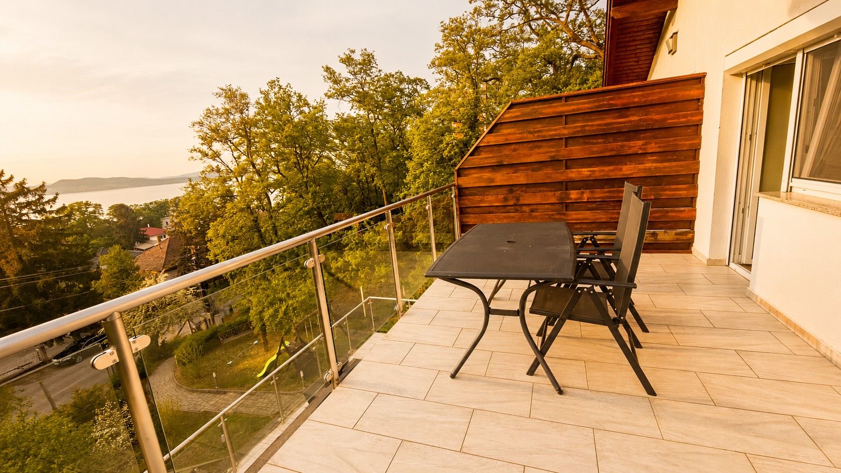A Hilltop apartman háló-nappalija