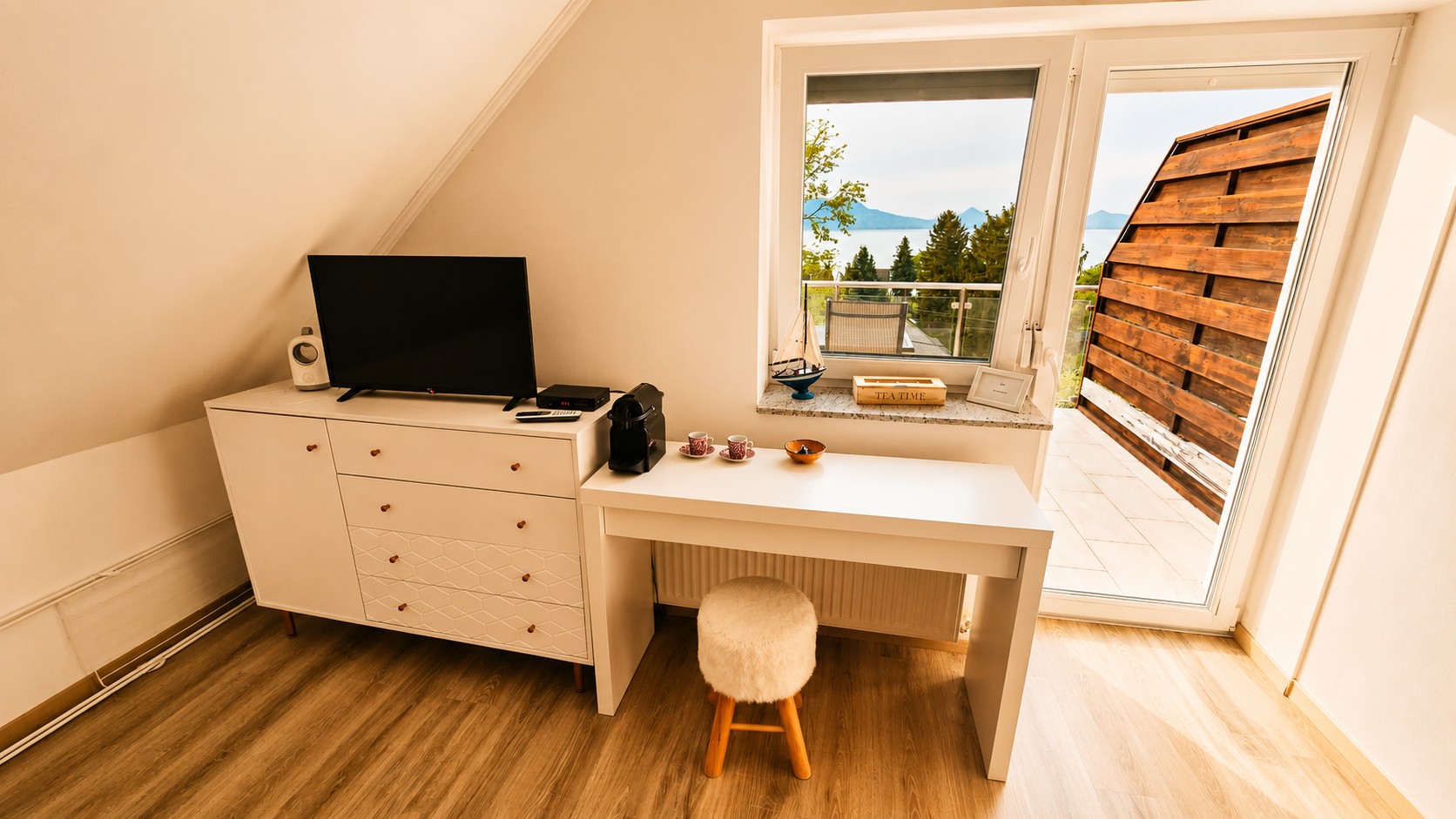A Hilltop apartman terasza, részlet