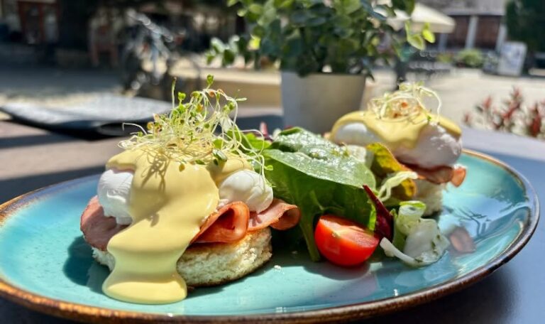 Cool Cafe